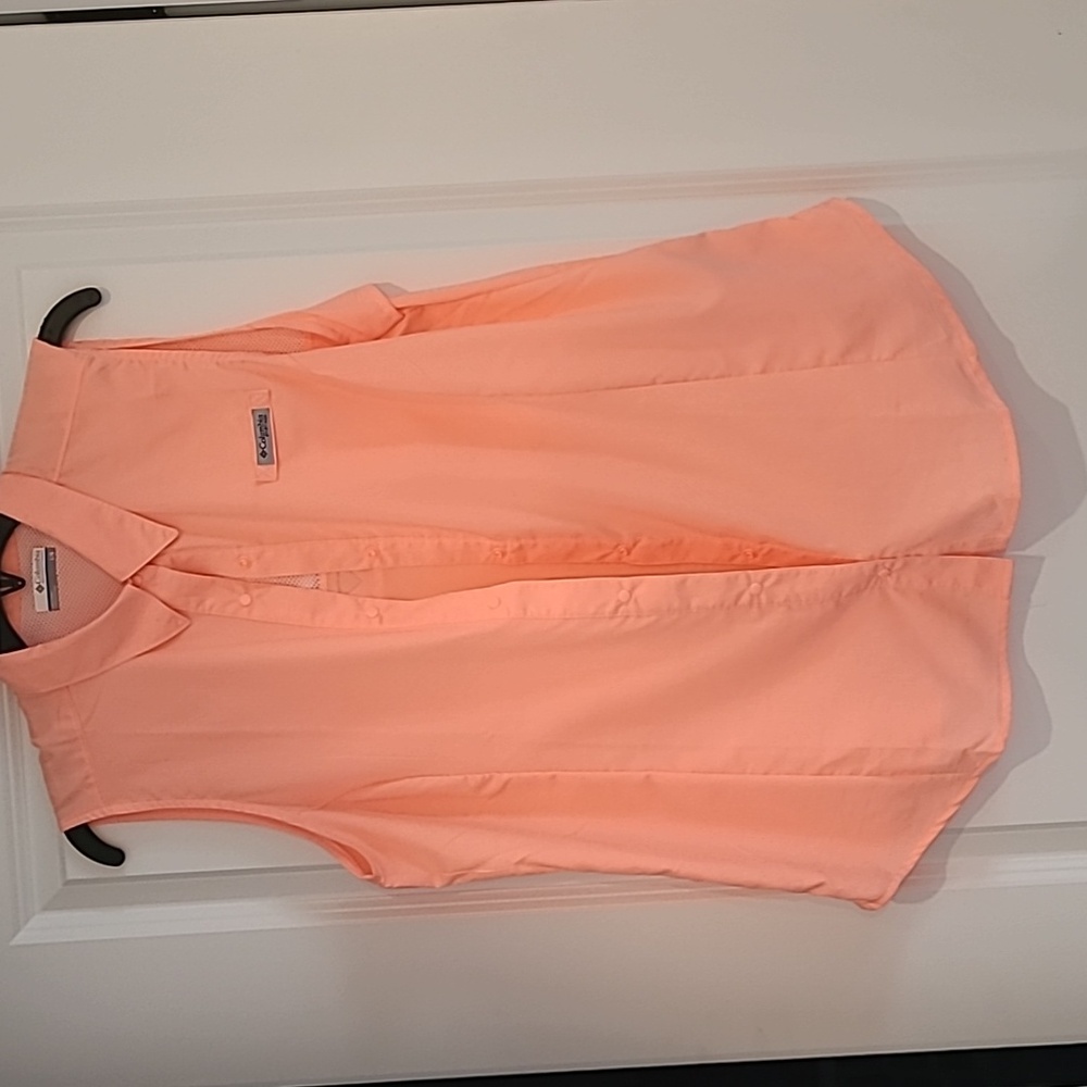 Columbia sleeveless button up